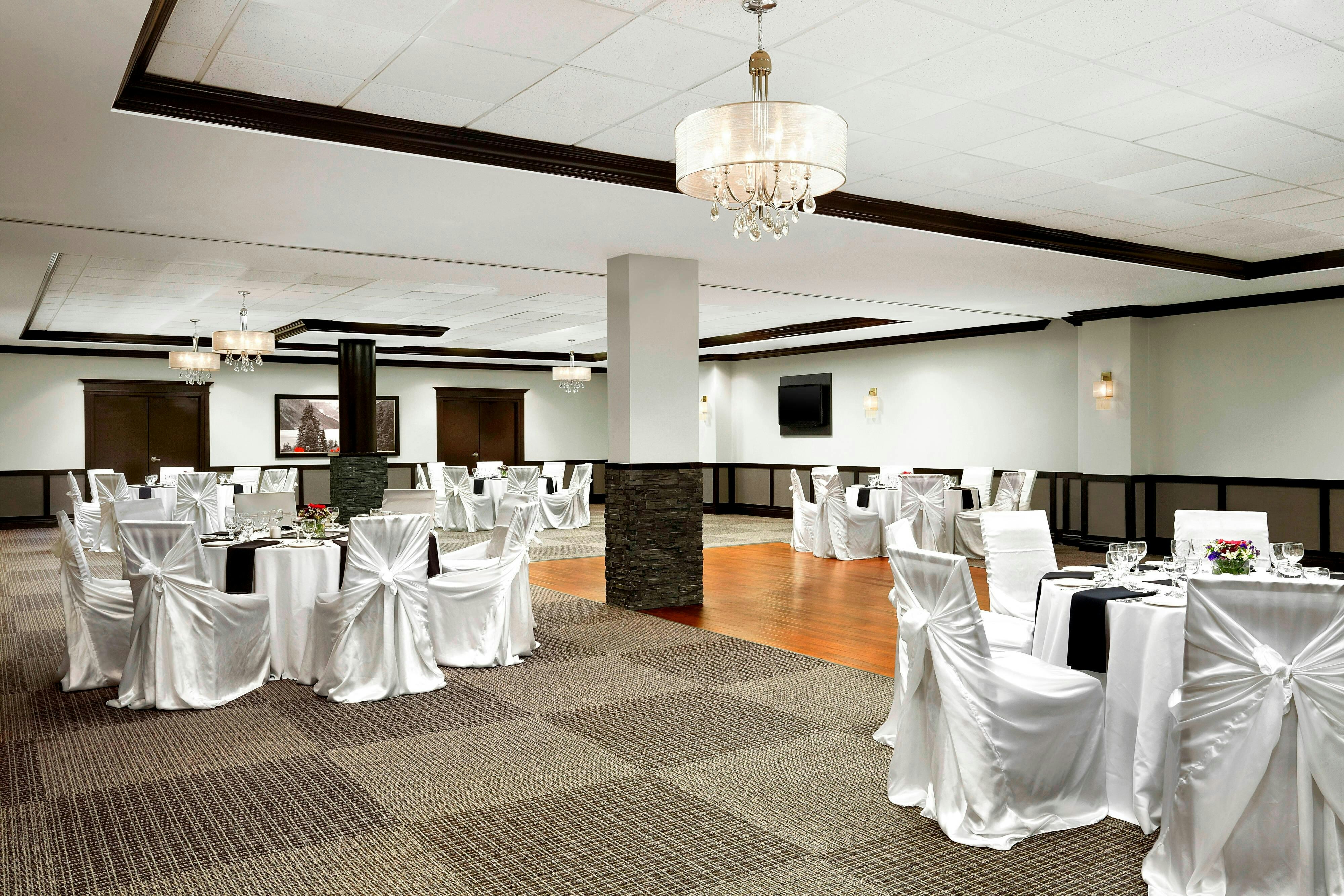 Four Points by Sheraton Hotel & Suites Calgary West 7/7