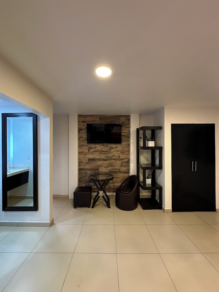 Hotel Velario 24/48