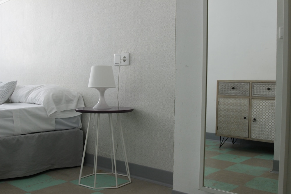 STANDARD, DOUBLE BED, SHARED BATHROOM