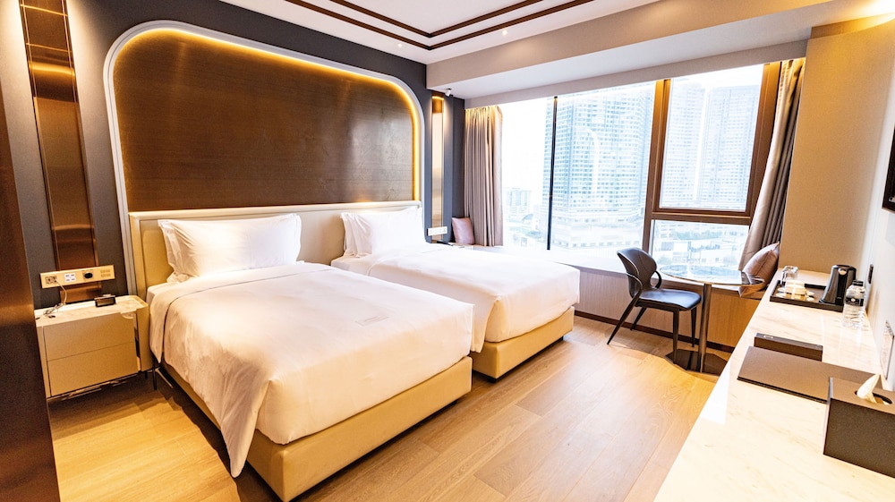 YOHO Treasure Island Hotel 13/60