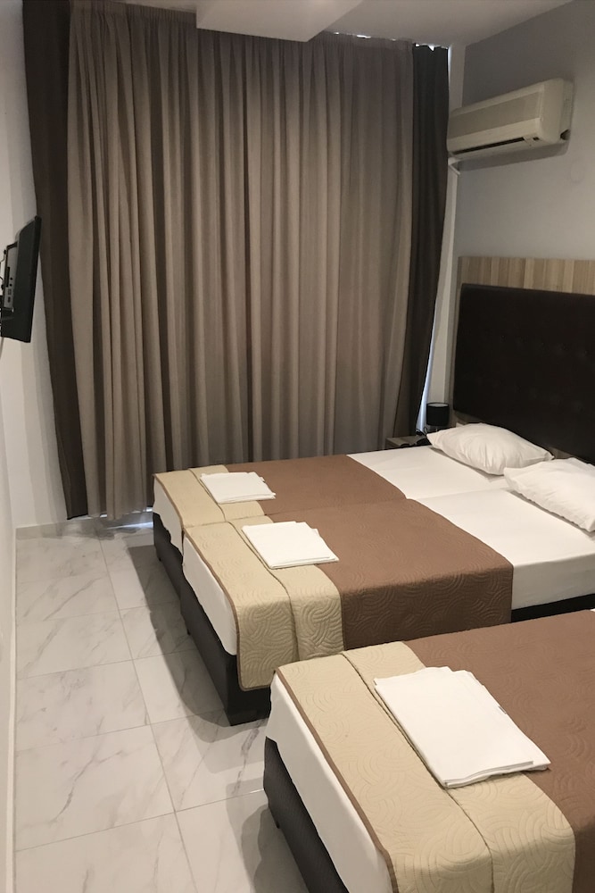 Rex Hotel 18/37