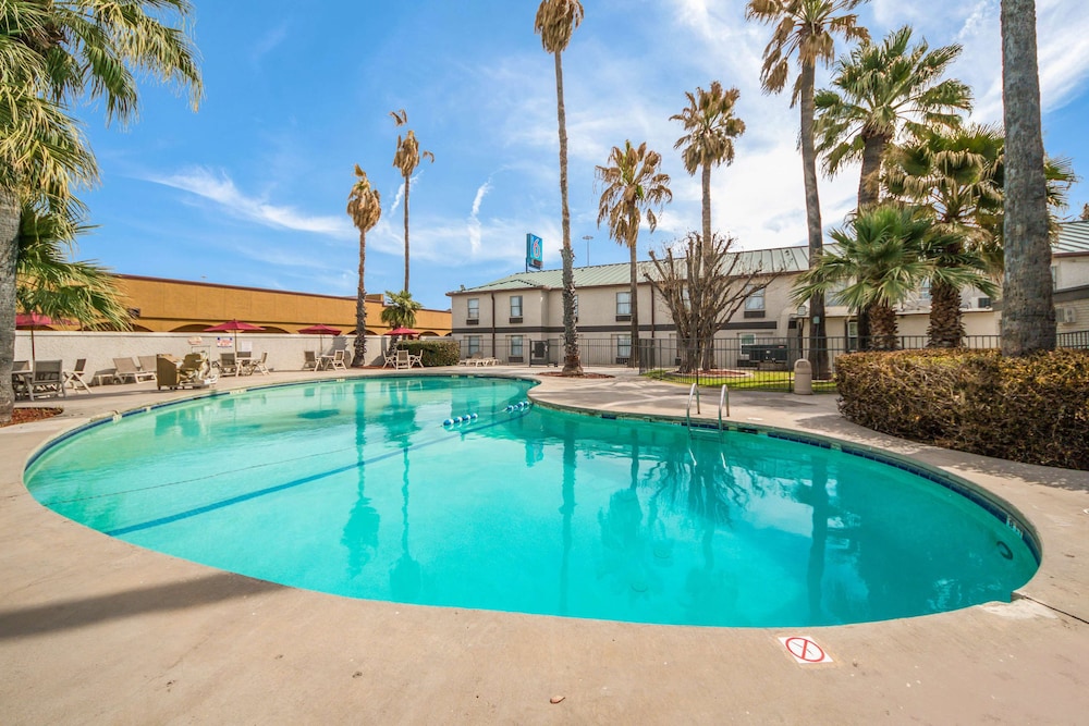 Motel6 Laredo, TX - North I-35 32/55
