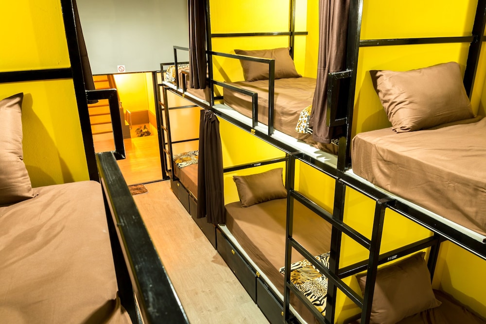 Iris Hostel 20/40