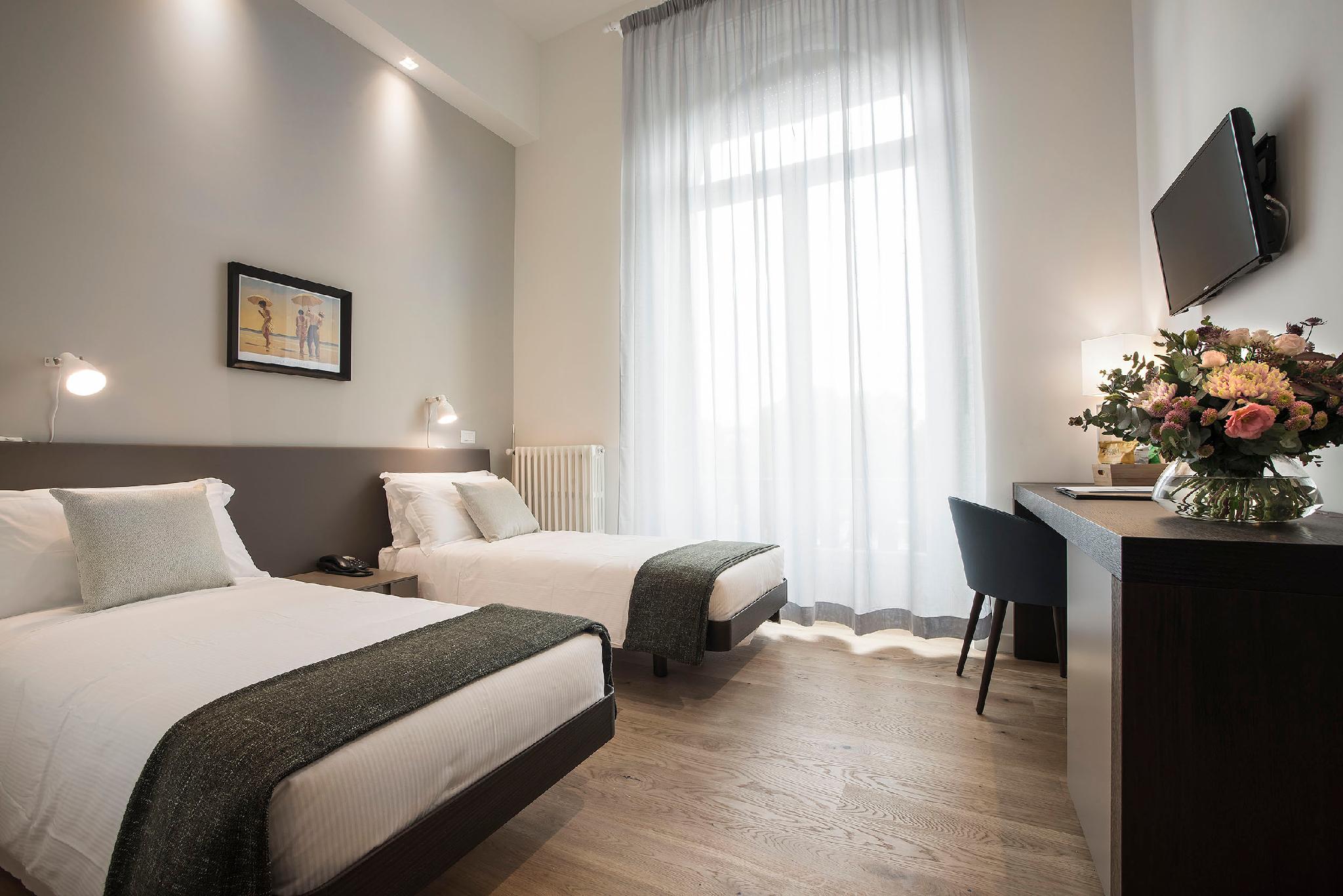 ROOM, TWIN BEDS