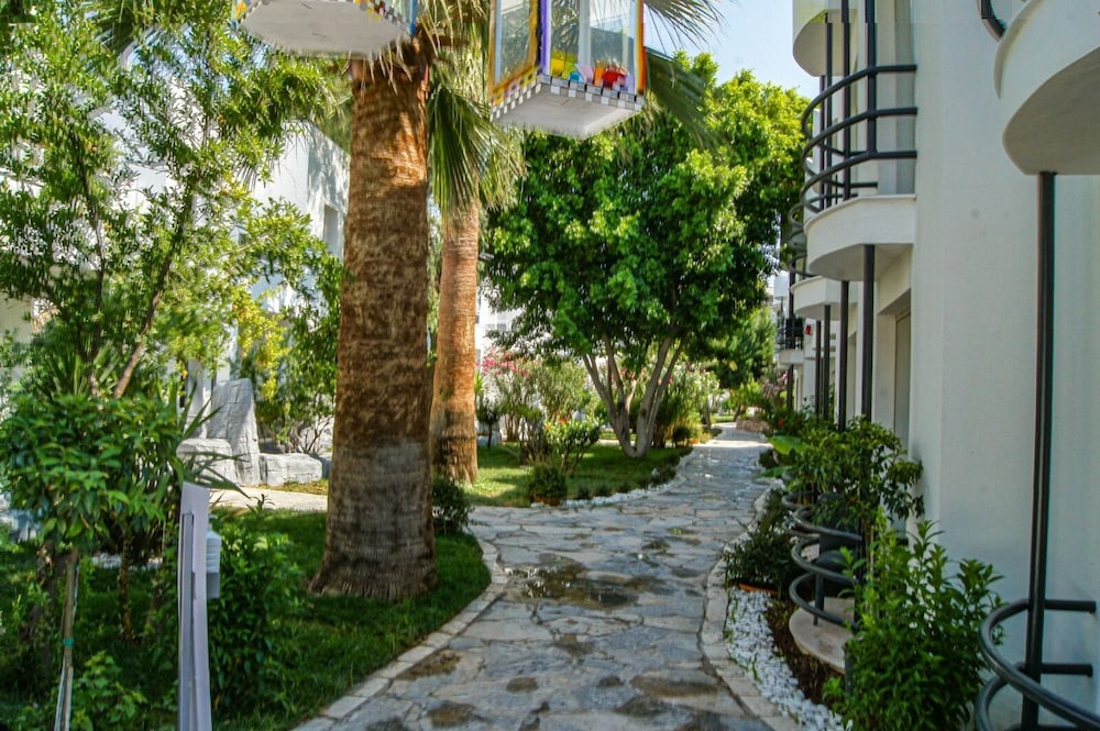 Dream Palace Bodrum (Ex Gumbet Sun Club Hotel) 18/23