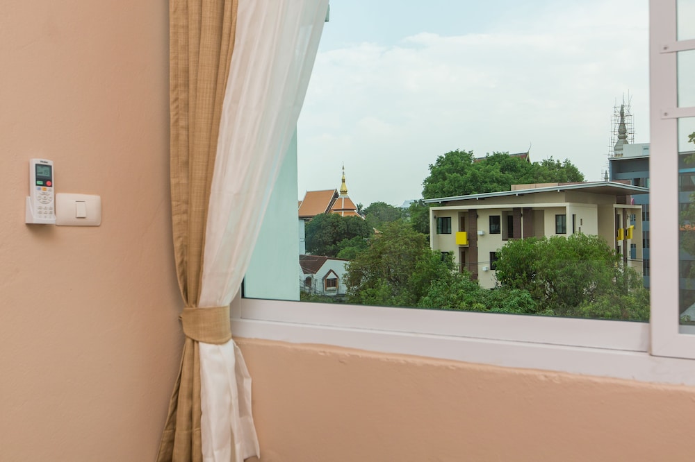 Habitat Hotel 4/44