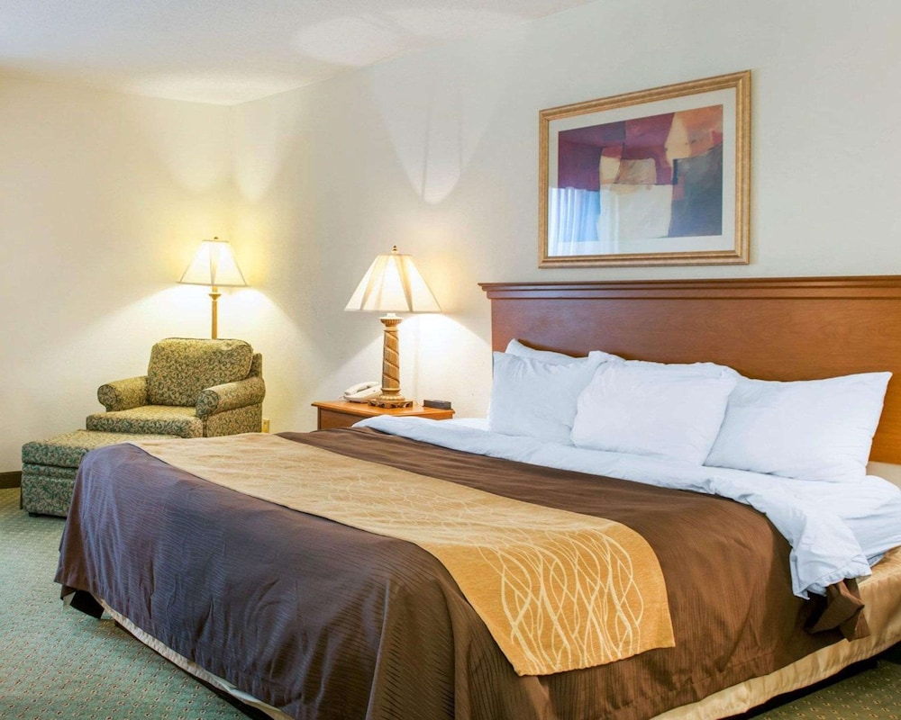 Quality Inn & Suites Near Amish Country 20/53