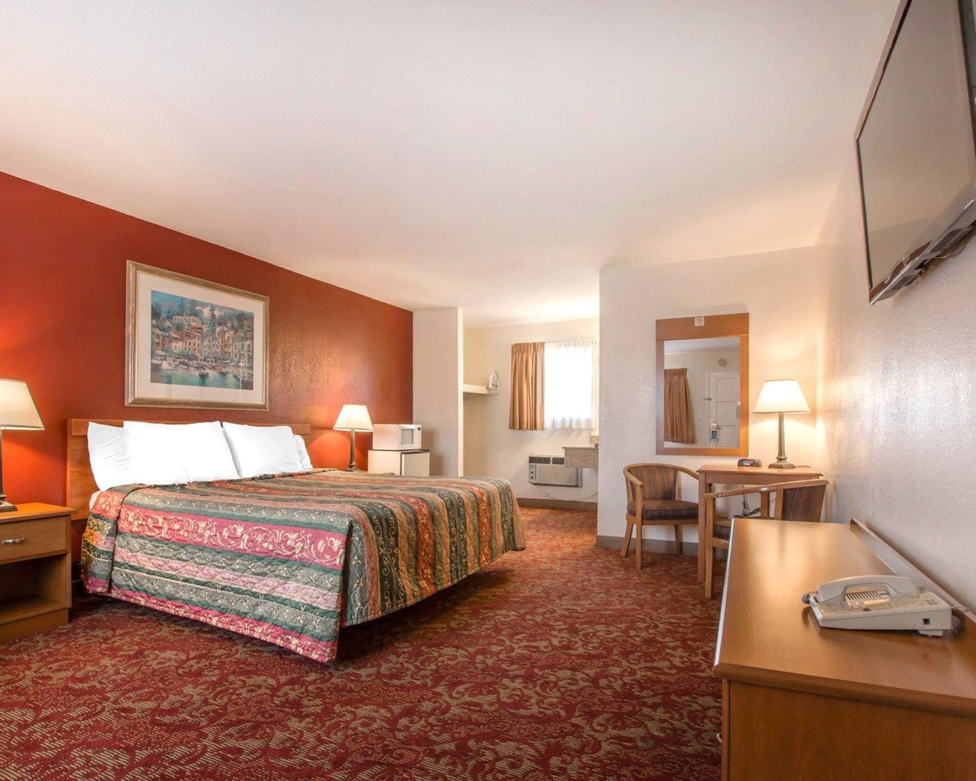 Standard, Queen Bed