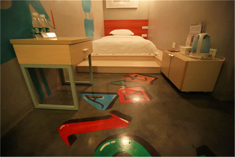 Colour Inn Shenzhen Dongmen Branch 45/66