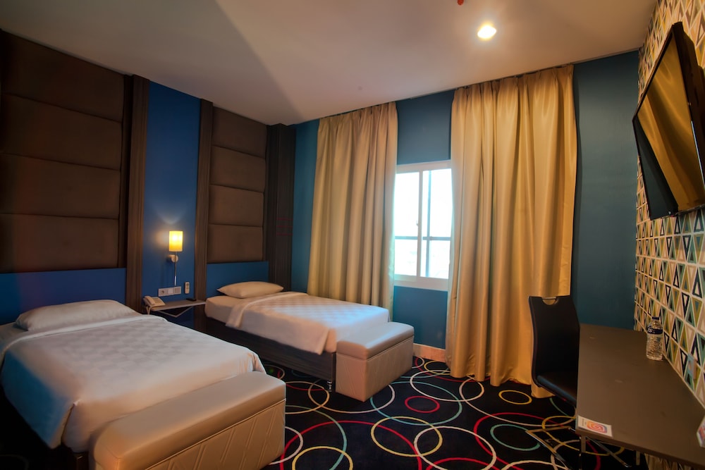 Swiss-Belcourt Makassar 15/36