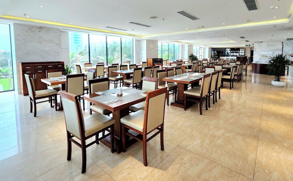 Yarra Ocean Suites Danang 43/58