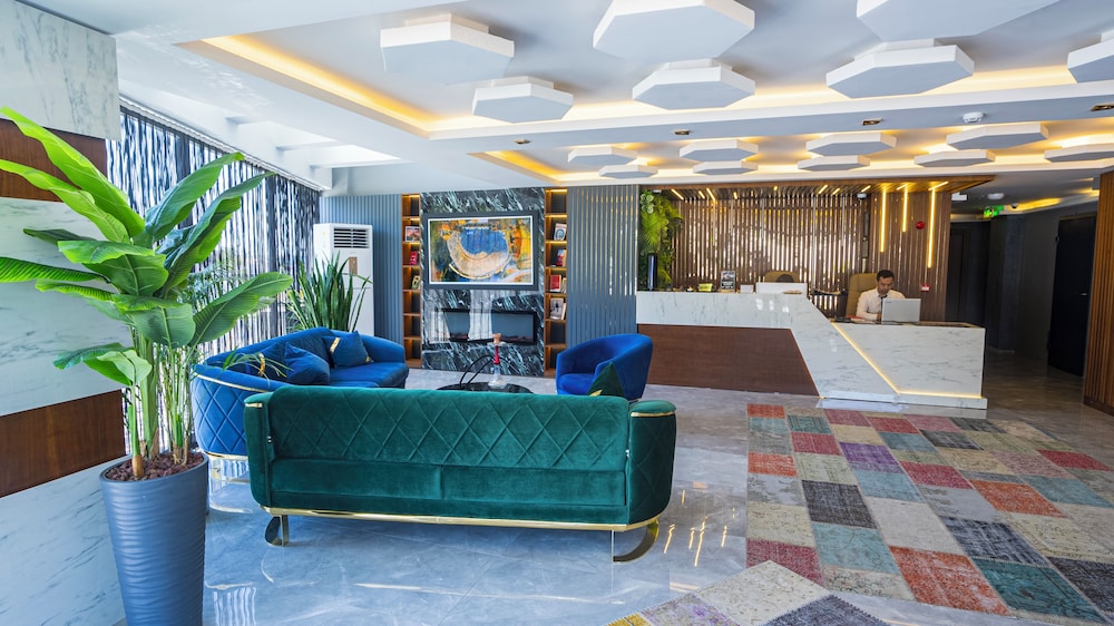 Luxury Airport Hotel 6/48