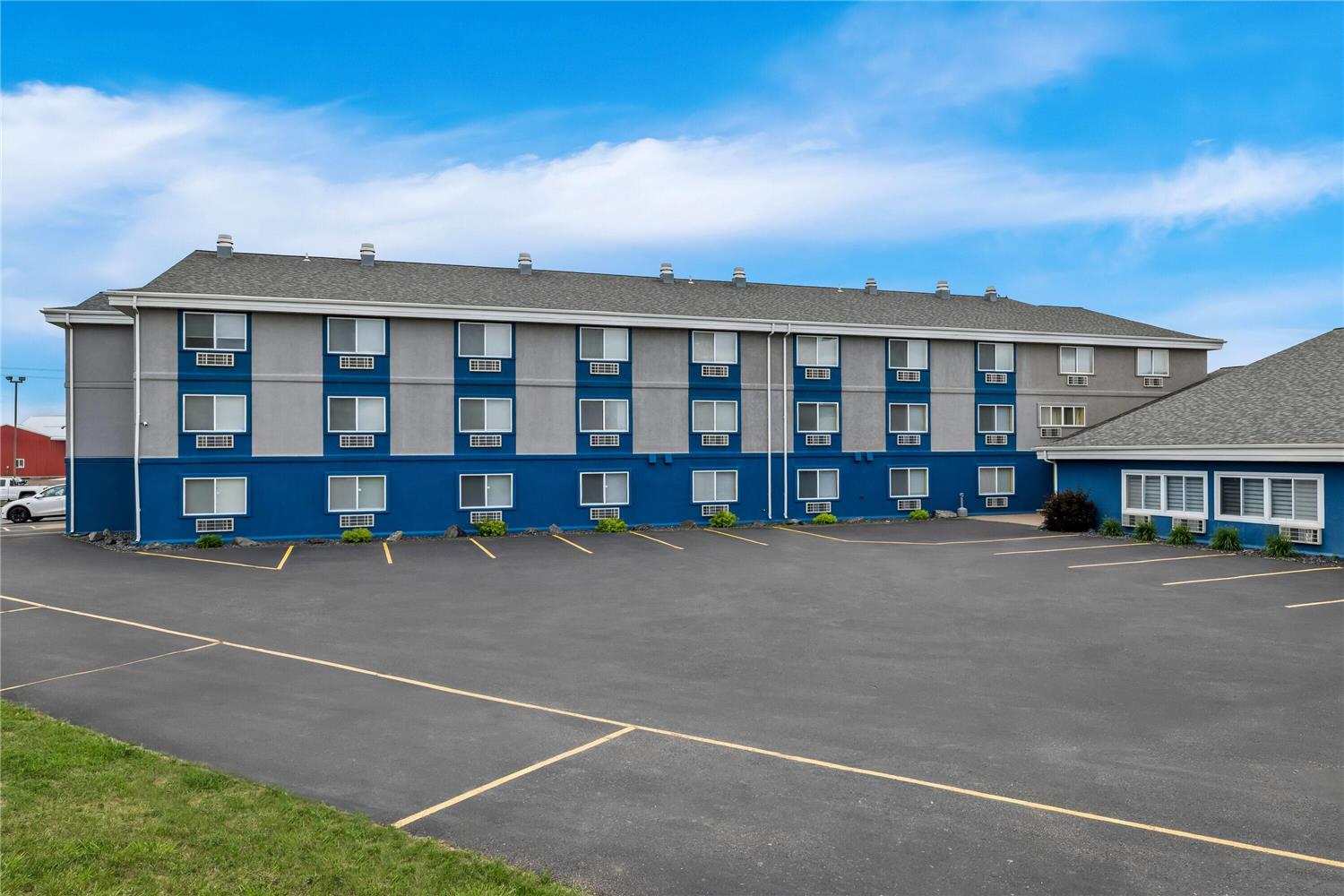 Super 8 by Wyndham Osseo WI 8/13