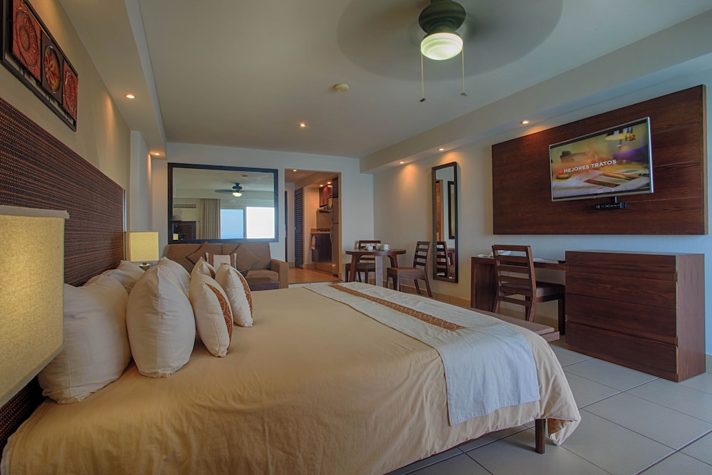 Costa Sur All Inclusive Resort Puerto Vallarta 25/50