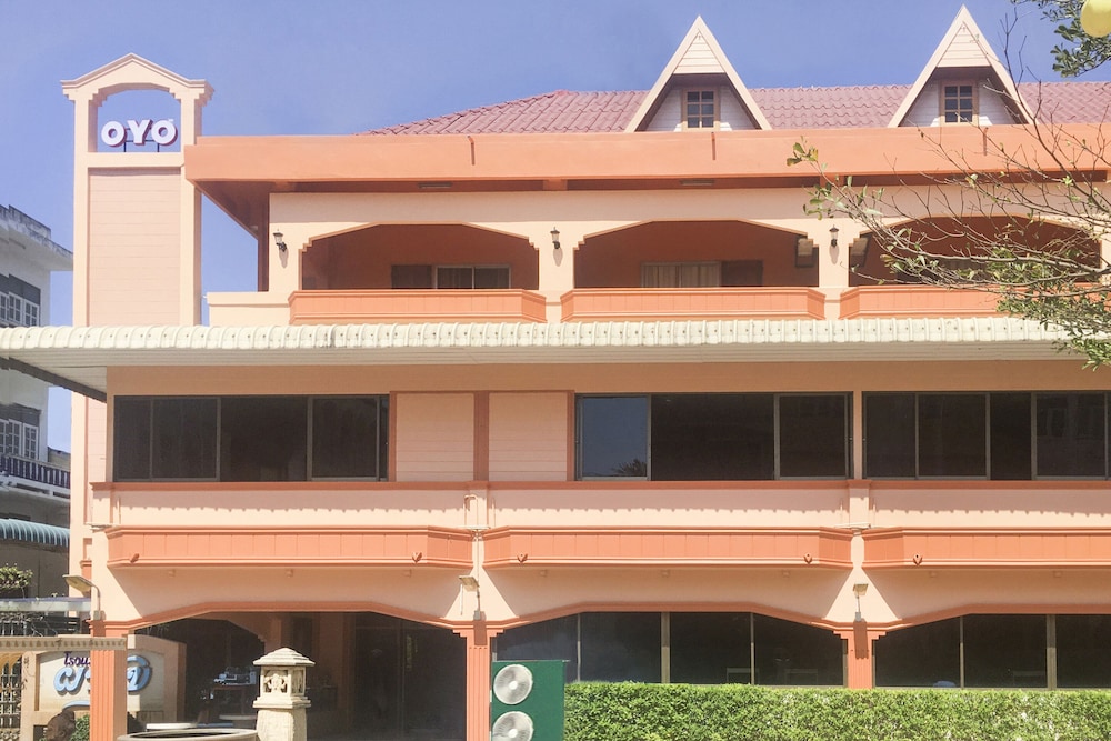 OYO 534 Phasuk Hotel in PRANBURI