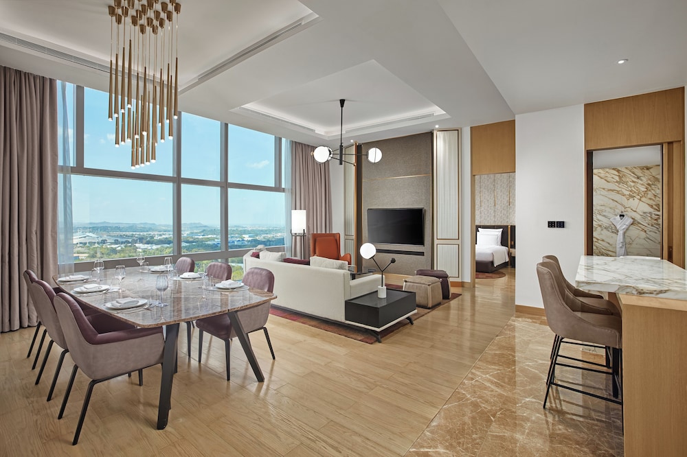 Swissotel Clark Philippines 38/60