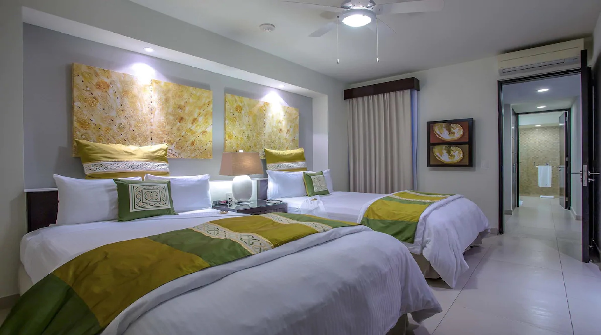 2 Bedrooms, Swim Up, Suite