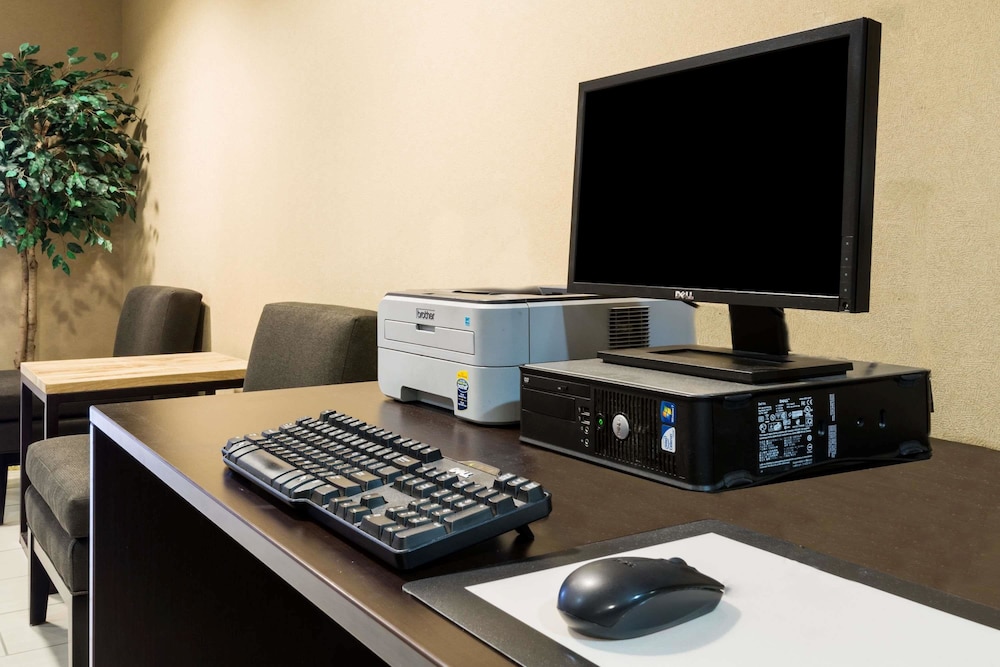 Microtel Inn & Suites by Wyndham Pueblo 18/29