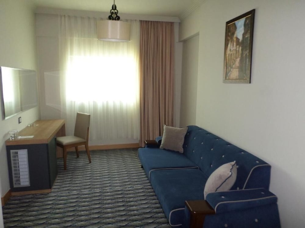 City Live Hotel 60/82