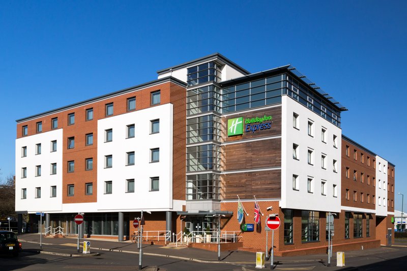 HOLIDAY INN EXPRESS HARLOW 2/74