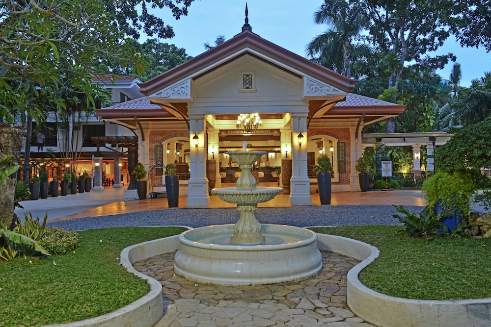 Costabella Tropical Beach Hotel in LAPU-LAPU
