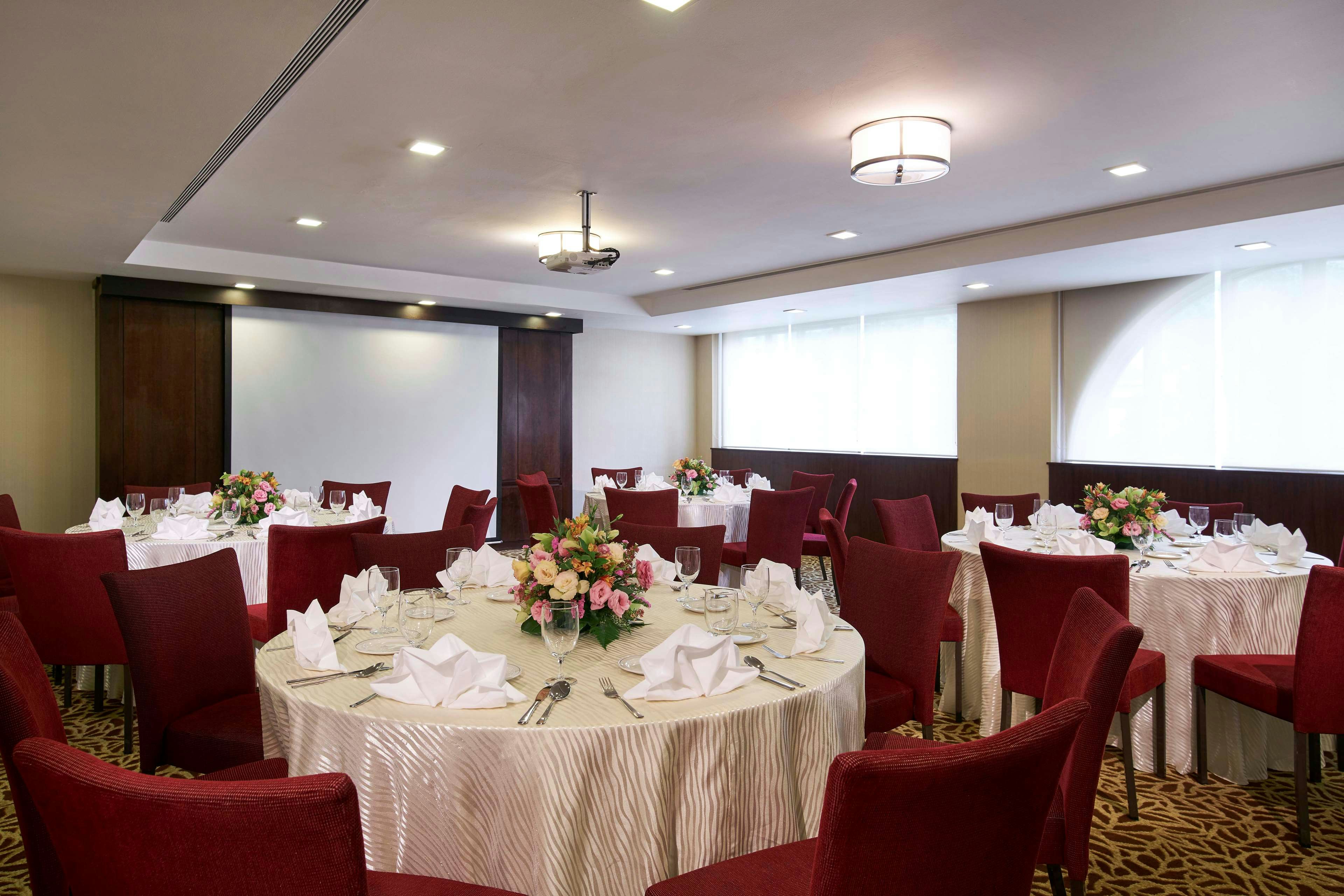 Village Hotel Albert Court 23/33