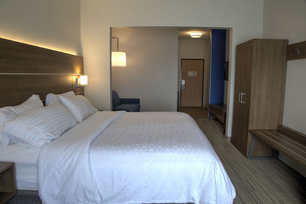 HOLIDAY INN EXPRESS ROCHELLE 22/71