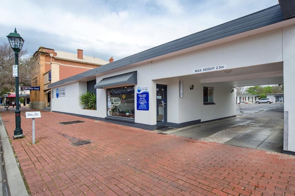 VICTOR HARBOR CITY INN 59/63