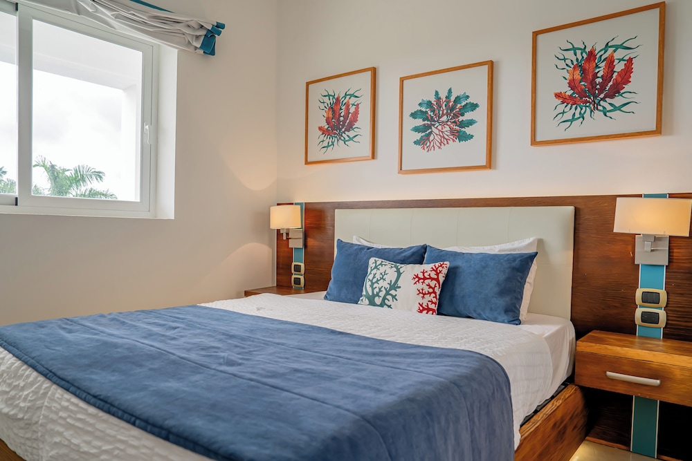2 BEDROOMS, SENIOR, PENTHOUSE, GOLF COURSE VIEW, HOT TUB