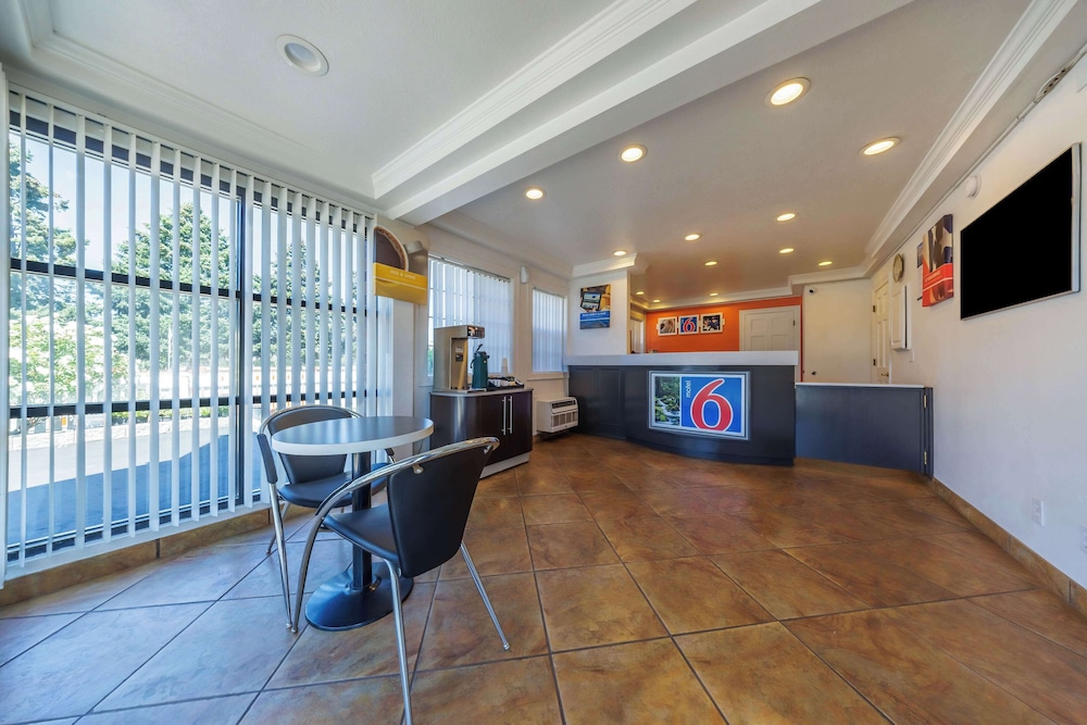 Lobby at Motel6 Canby, OR, CANBY - OR