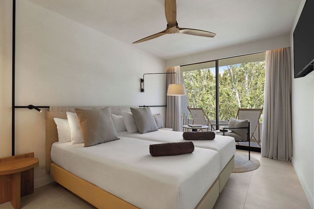 PREMIUM, DOUBLE BED, BALCONY