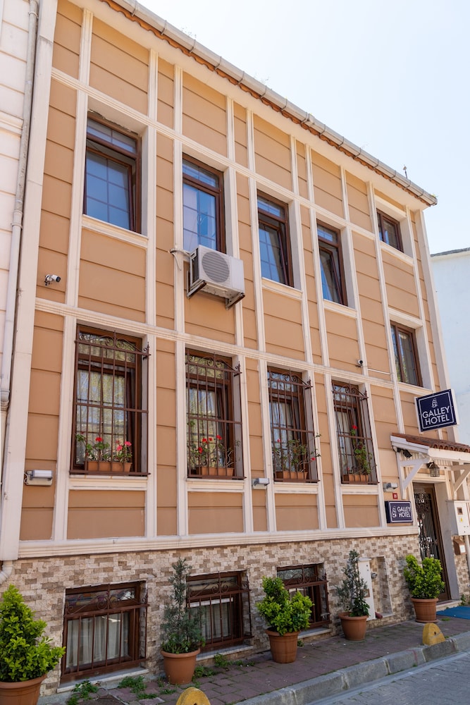 Galley Hotel 5/50