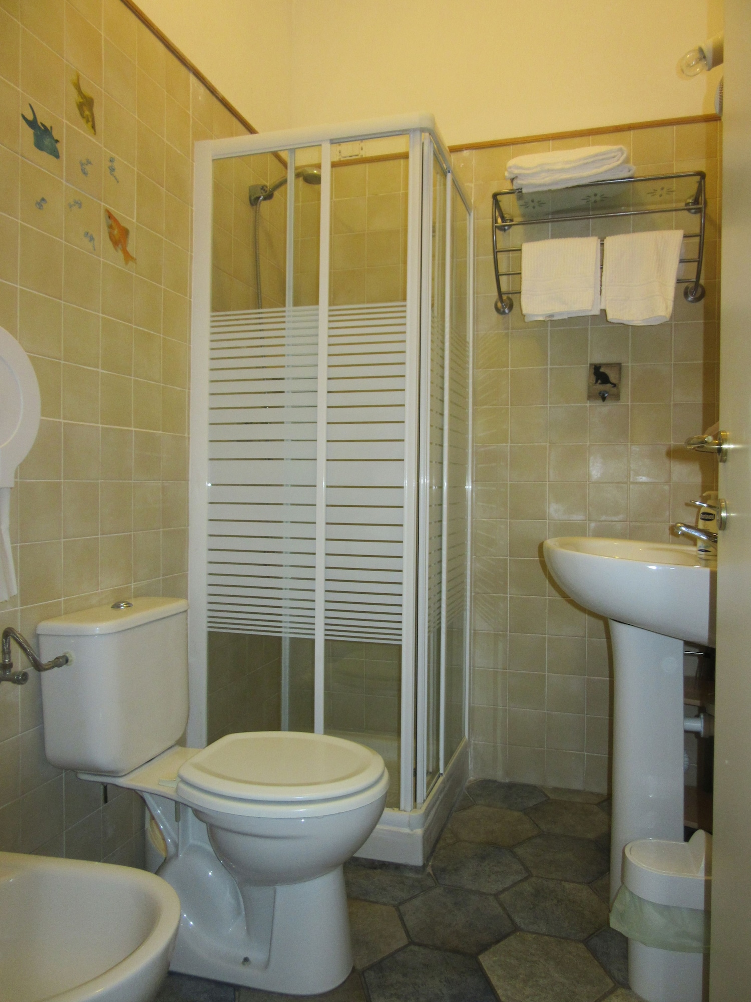 STUDIO, 1 DOUBLE AND 1 SINGLE BED