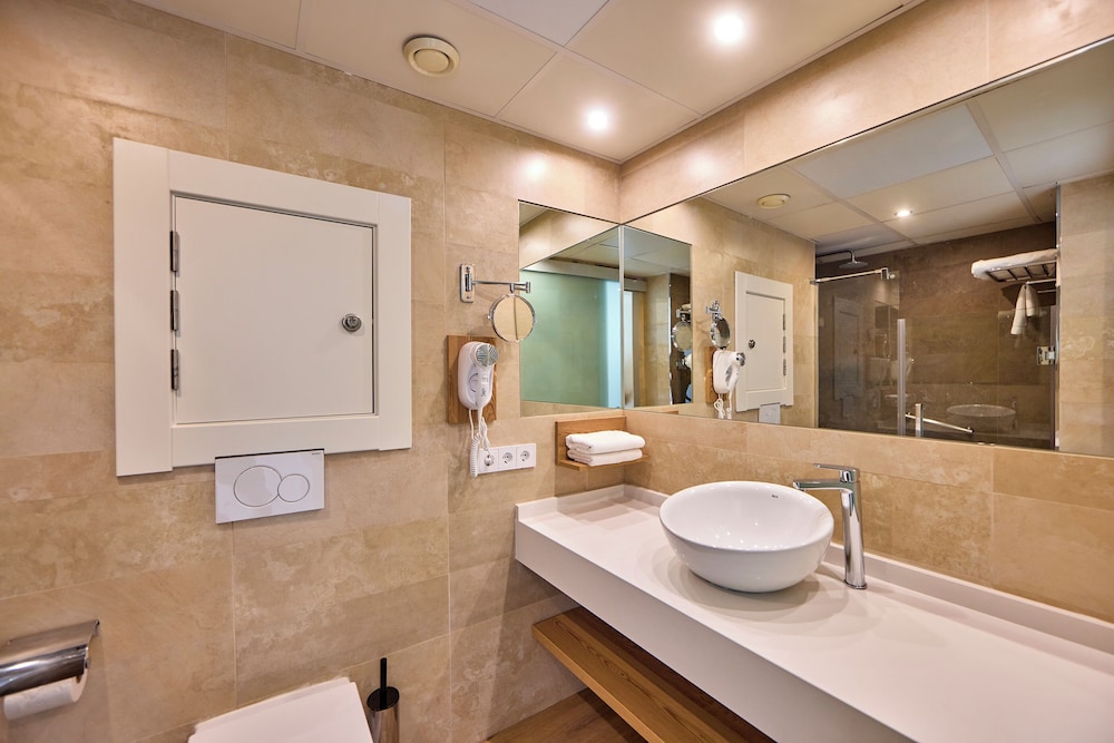 Premium, Studio, Twin Beds, Garden View, Sofa, Convertible Double Bed