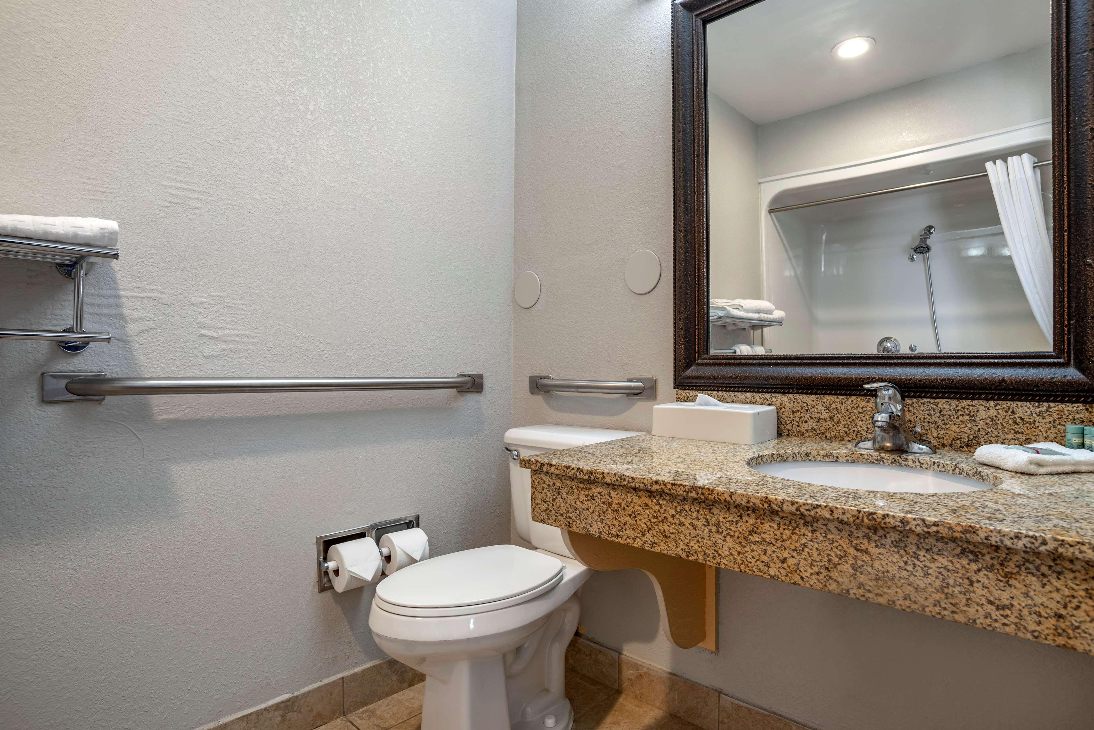 جناح لذوي الإعاقة، Best Western Carlton Suites 3/4