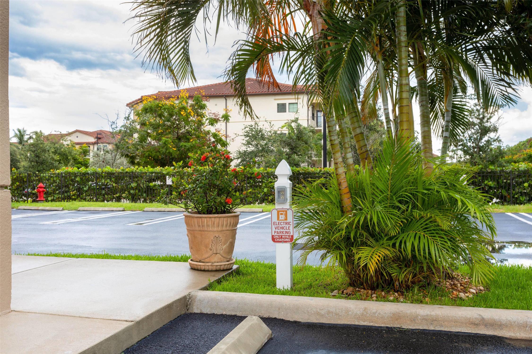 Hawthorn Suites by Wyndham West Palm Beach 50/53