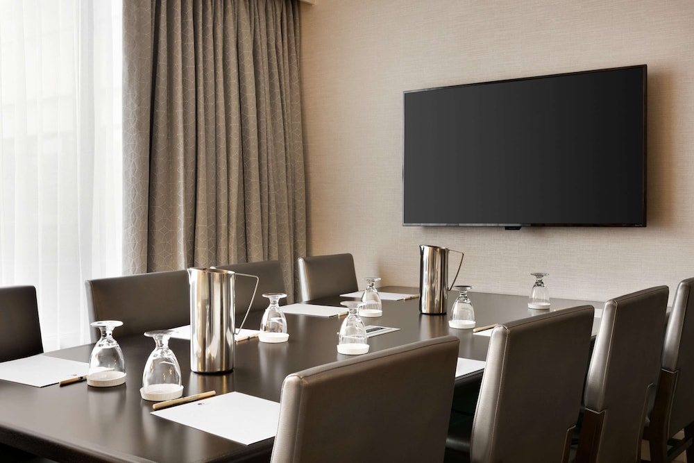 Doubletree By Hilton Mclean Tysons 64/71