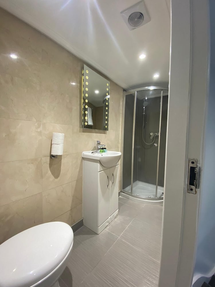HYDE PARK SUITES 54/55