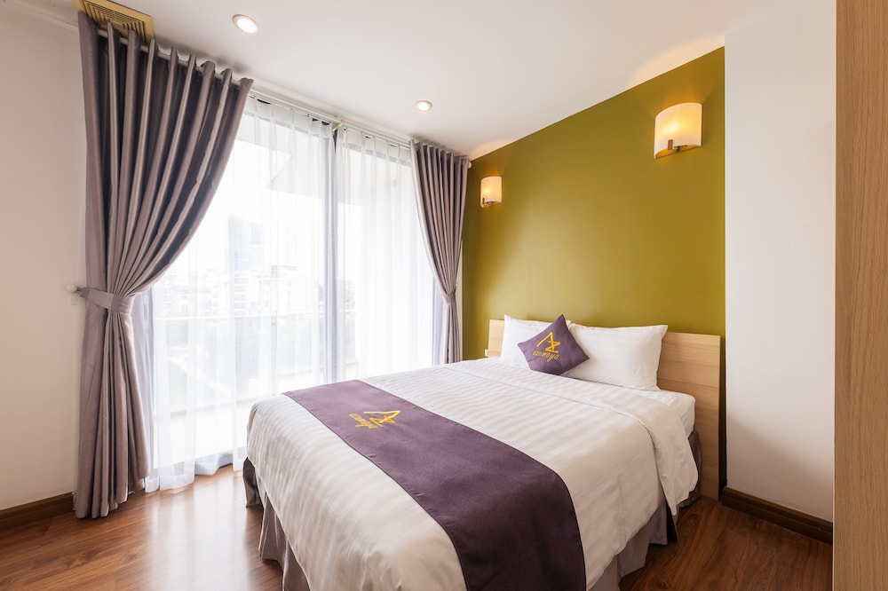 ROOM, LAKE SIDE
