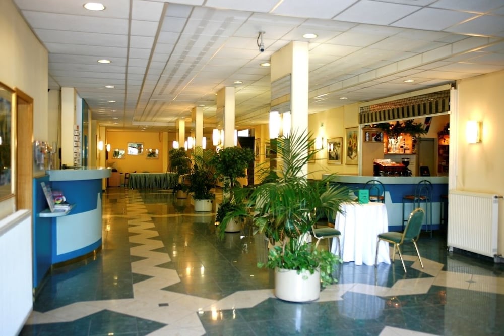 BARA HOTEL 9/50