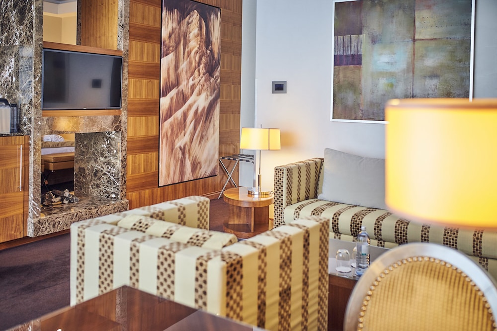 FALKENSTEINER SCHLOSSHOTEL VELDEN 72/83