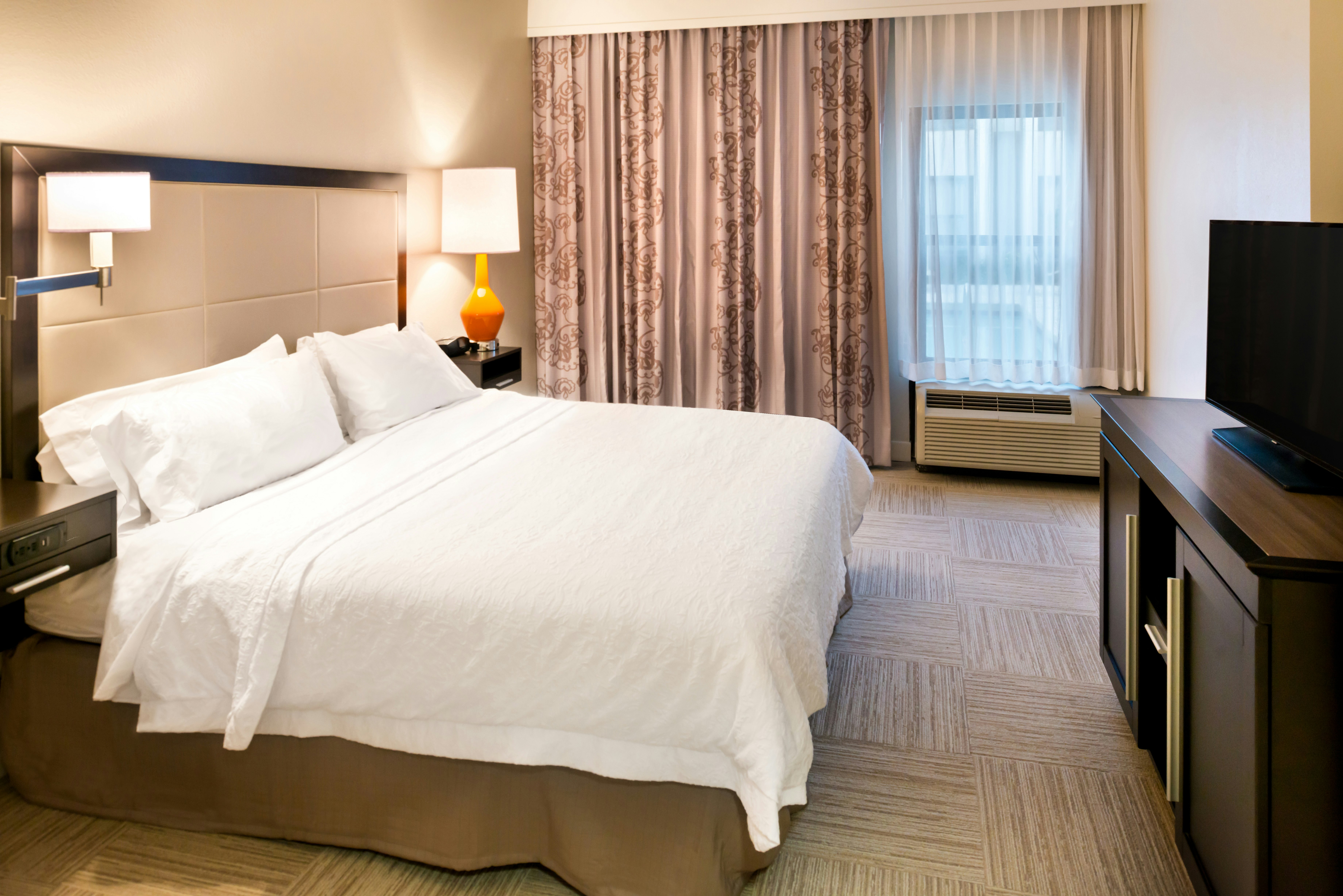 ROOM, KING BED, ACCESSIBLE