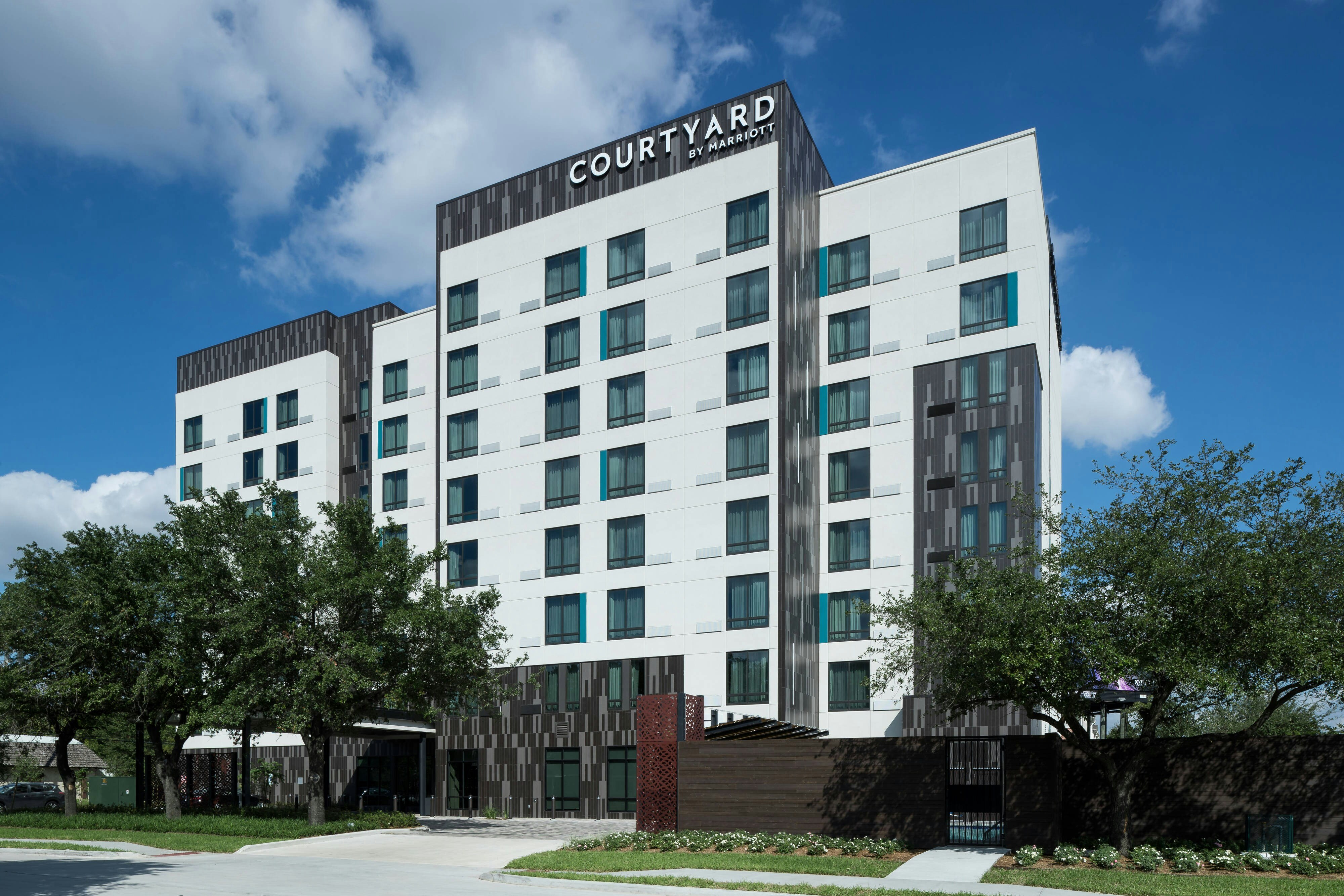 Courtyard Houston Heights I 10 1/22