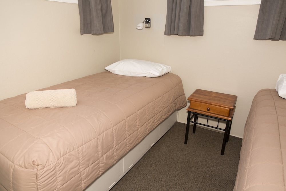 GREYMOUTH MOTEL 9/54