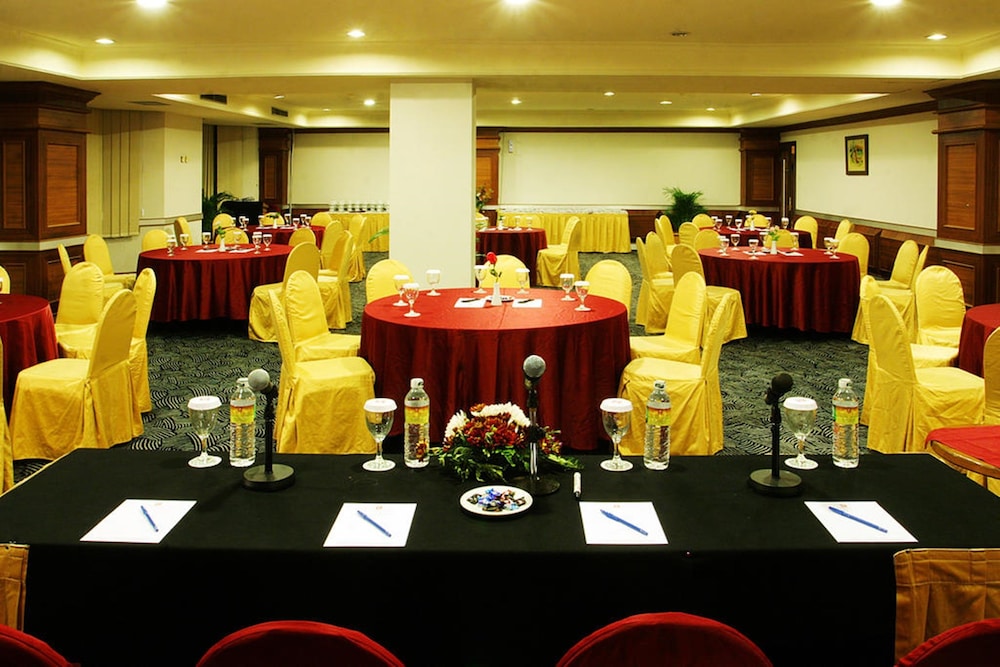 Hotel Pangeran Pekanbaru 57/66