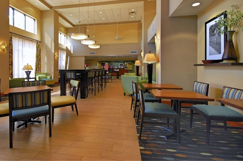 Hampton Inn Suites New Iberia Avery Island 38/47