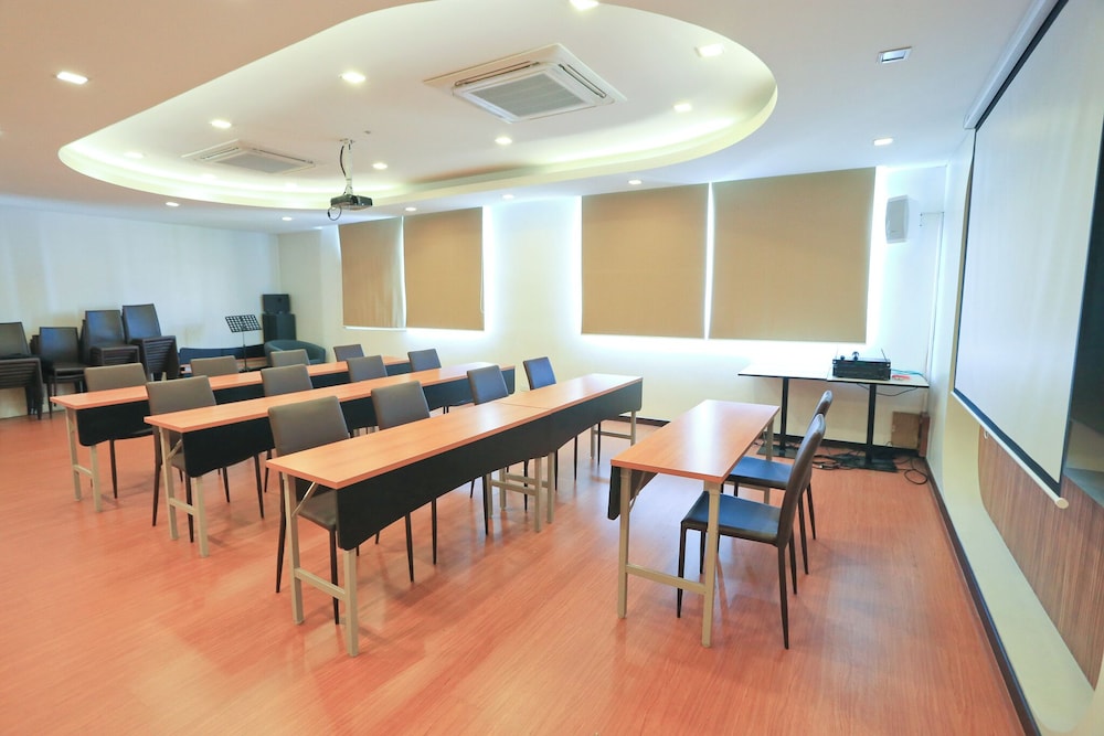 Crystal Suites Suvarnabhumi Airport 56/63
