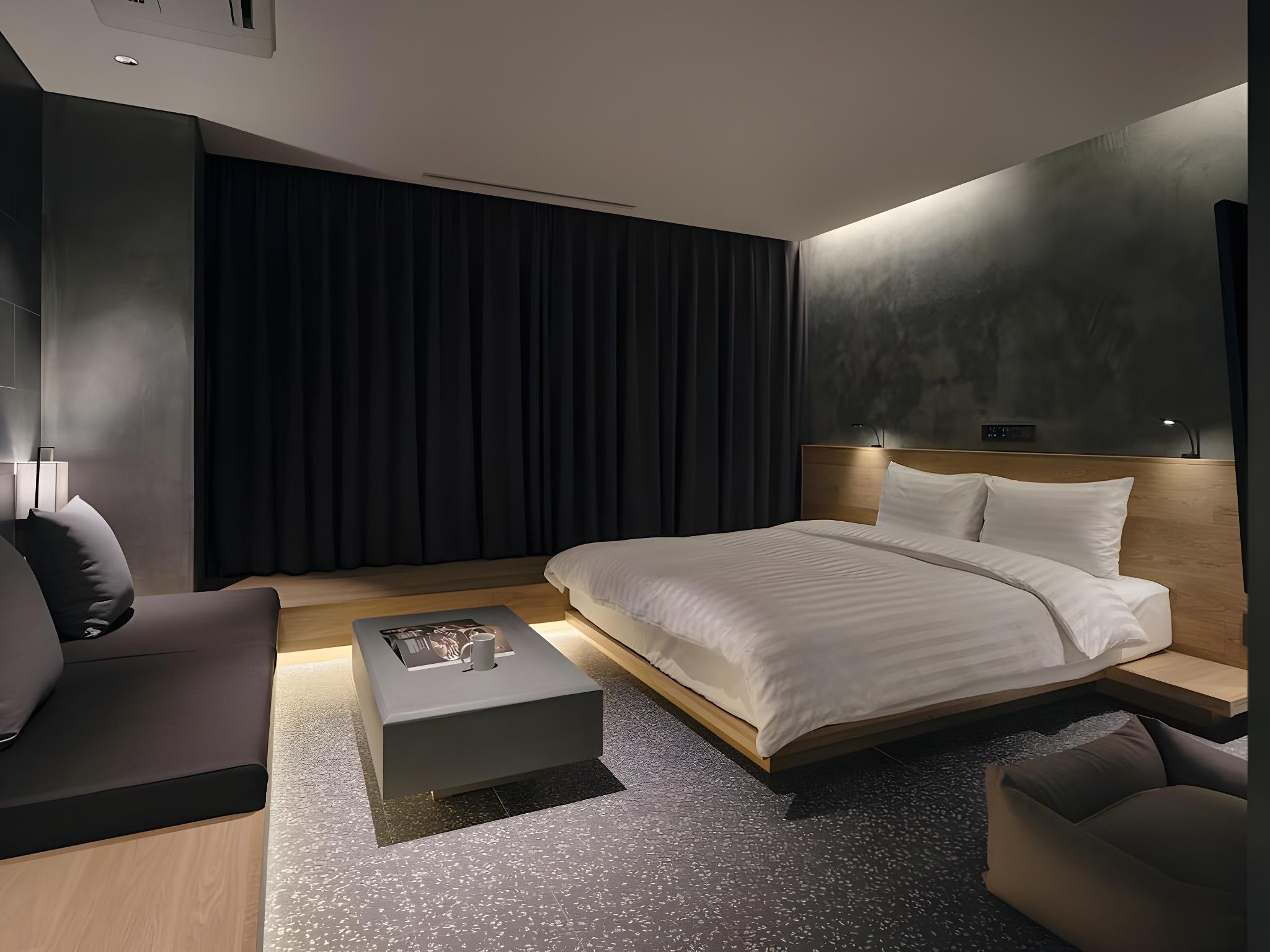 Family, King Bed, Pet Friendly, West Tower