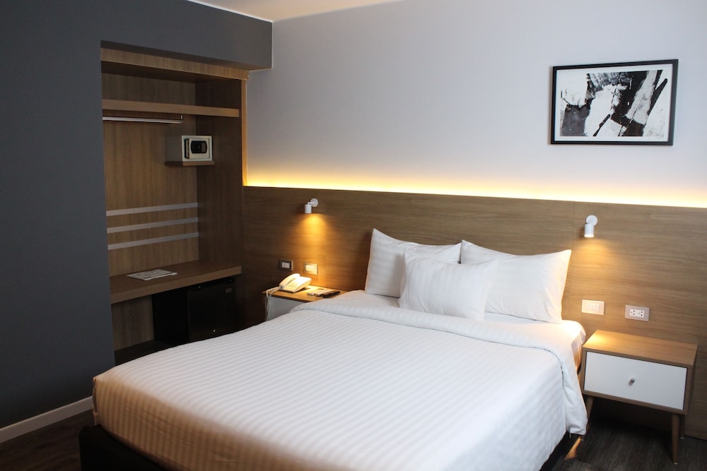 ROOM, SINGLE