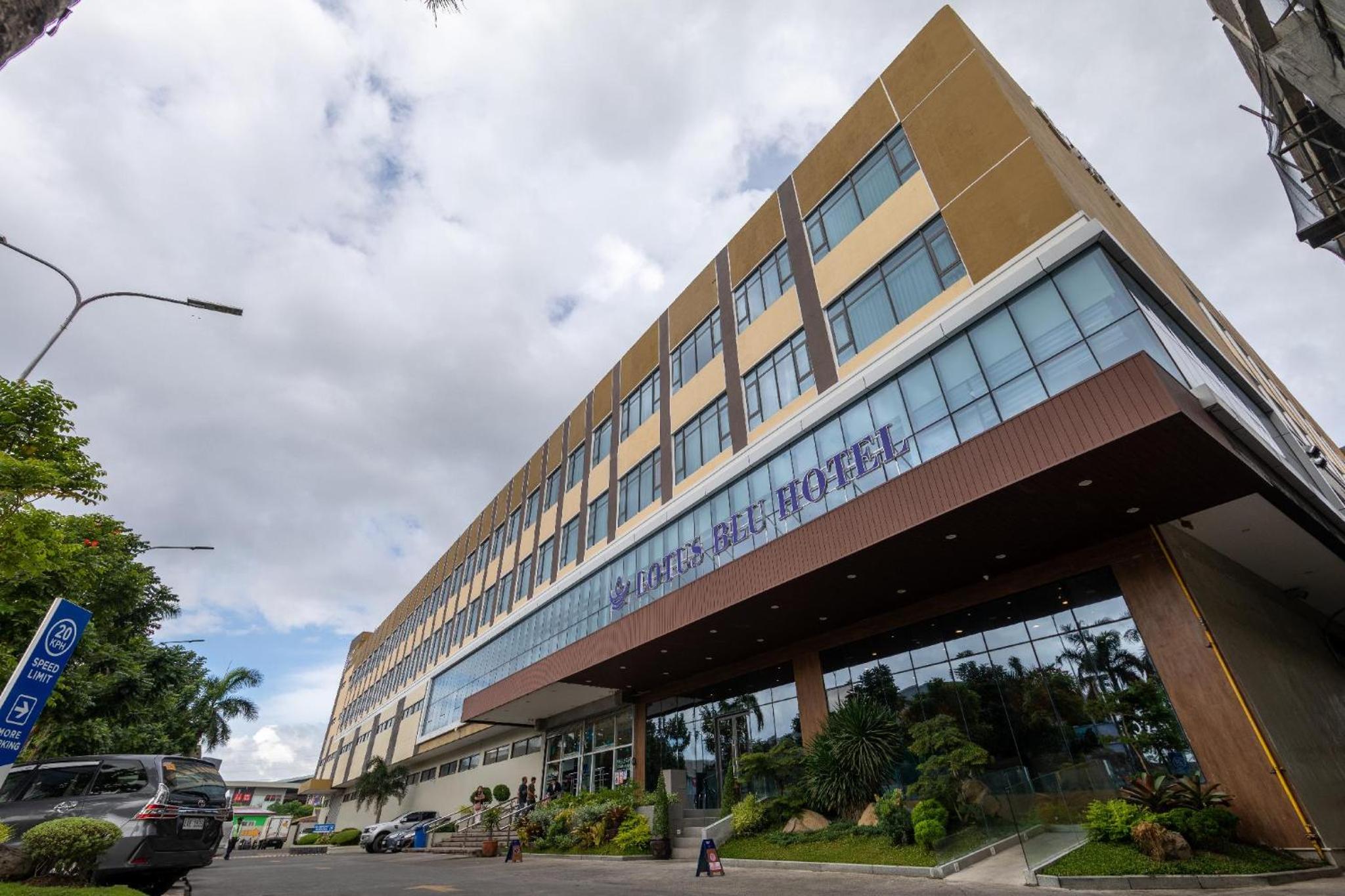 Lotus Blu Hotel Naga 4/36